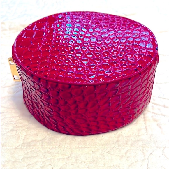 NWOT Elegant Red Crocodile-Embossed Round Vegan Bag - Picture 3 of 8